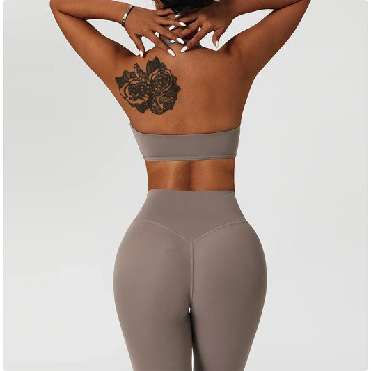 SCRUNCH HALTER SPORTS BRA - BEIGE